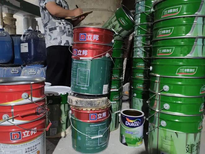 重慶破獲特大假冒涂料案，立邦、多樂(lè)士、三棵樹(shù)等知名品牌遭侵權(quán)